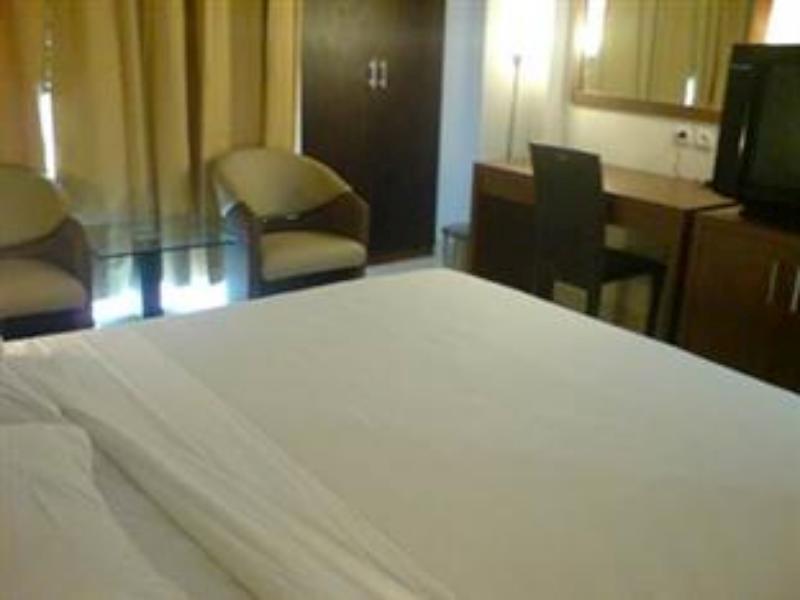Hotel Lucky Inn Manado Eksteriør bilde