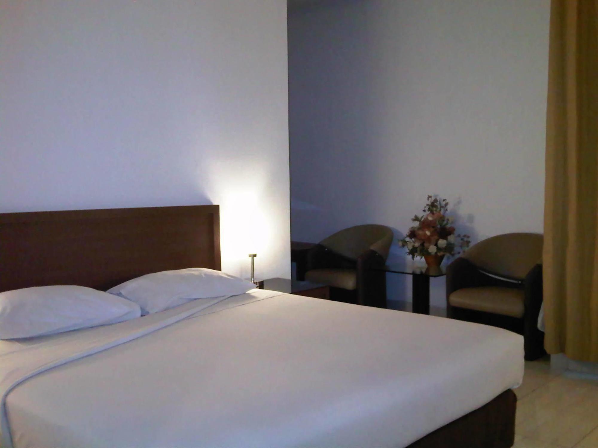Hotel Lucky Inn Manado Eksteriør bilde